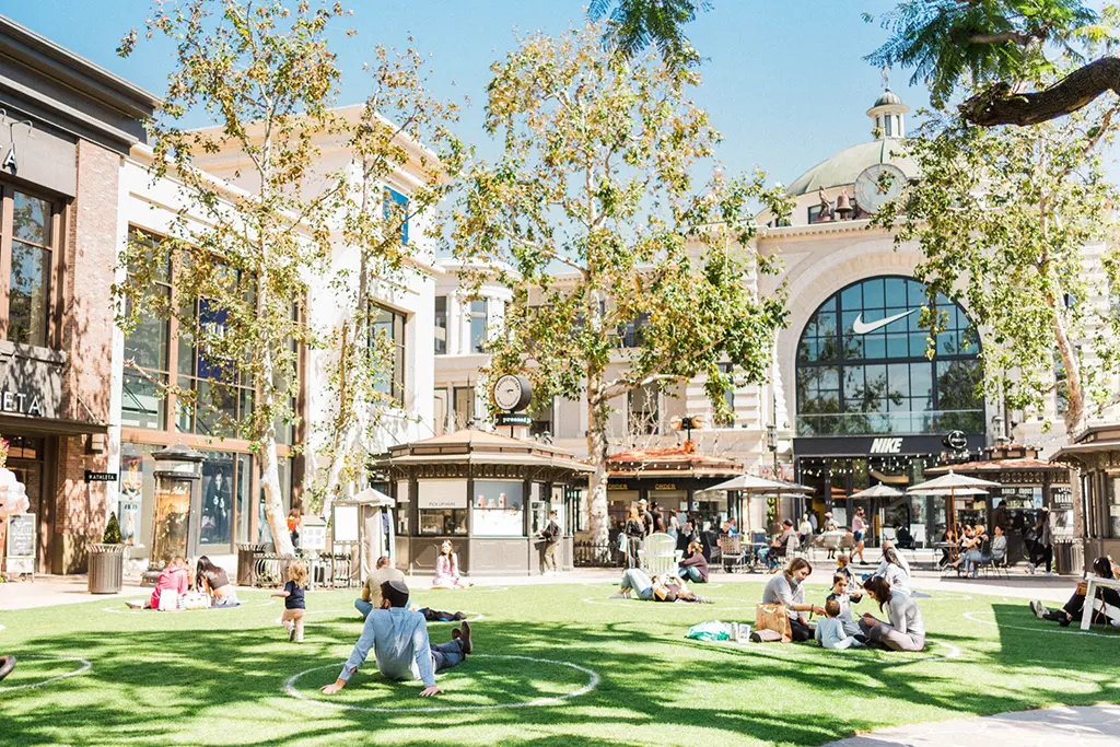 16-15_The Grove_2