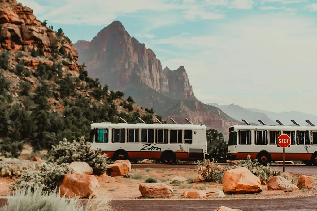 27-17_Zion Shuttle Bus