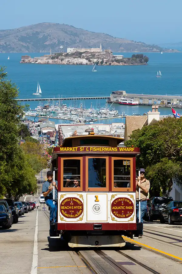 28-06_Cable_Car with Alcatraz