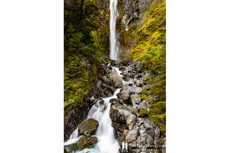 04 Devil’s Punchbowl Waterfall