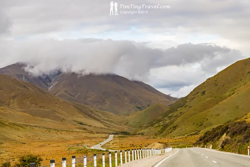 32-02 Lindis Pass Queenstown 到 Mt. Cook 景點推薦 2. Lindis Pass Viewpoint (林迪斯隘口景觀台)
