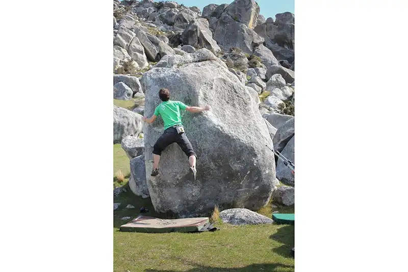 4-31_Castle Hill Bouldering