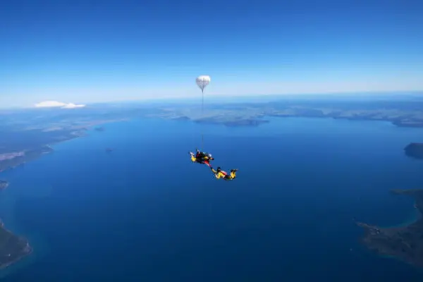 49-10 Taupo 紐西蘭跳傘 5. Taupo – Taupo Tandem Skydiving: 北島最熱門