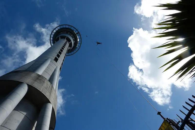 50-09_Skytower sky_jump