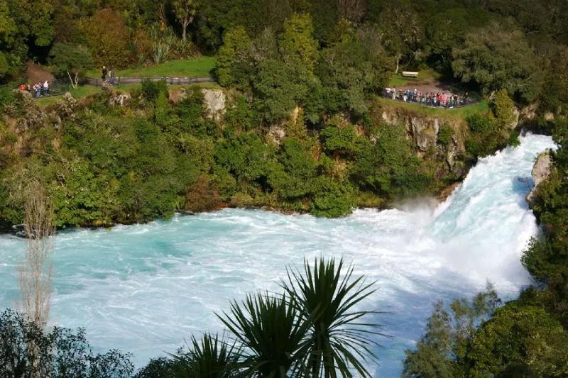 38-02_Huka Falls Walkway (1)