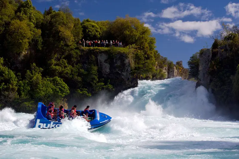 38-04_Hukafalls Jet Taupo