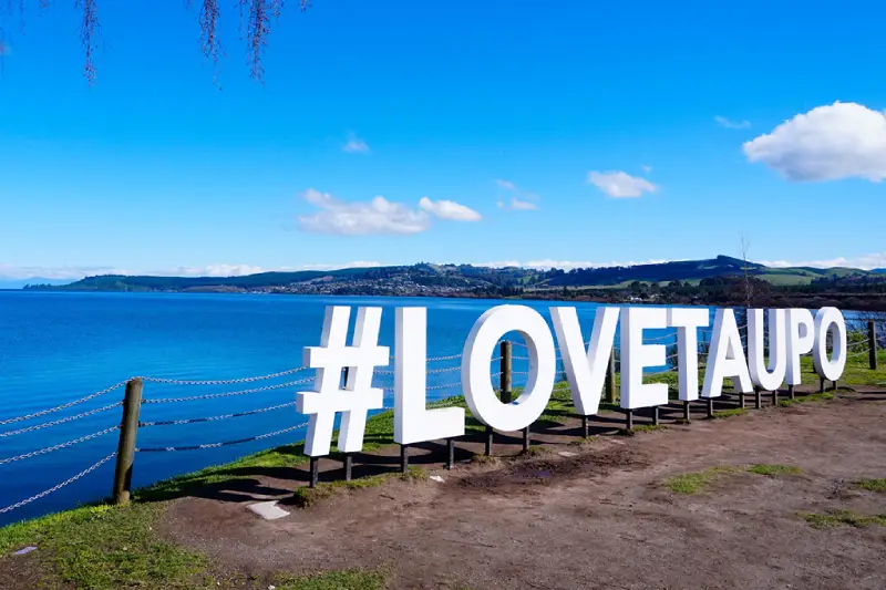 38-06_Love Taupo