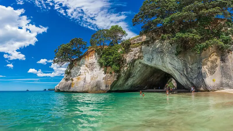 46-01_beach-cathedral-cove Coromandel 半島景點推薦 1. Cathedral Cove (教堂灣) :
