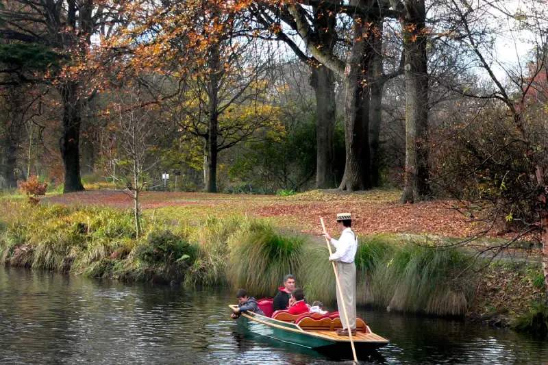 punting_avonriver_christchurch_river_boating_botanicalgardens_autumn_parks-342036