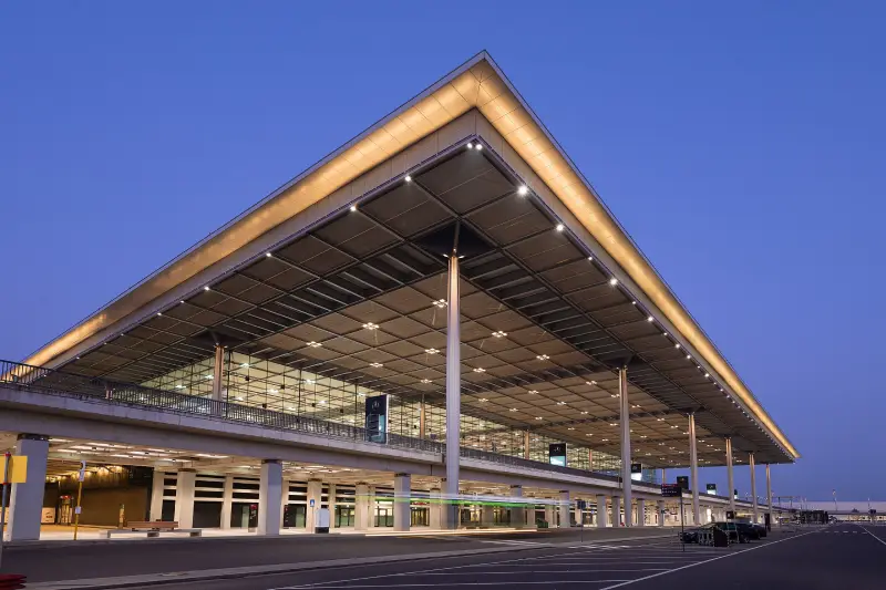 03-05_BER Airport