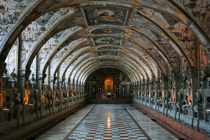 04-19_Munich Residence Antiquarium