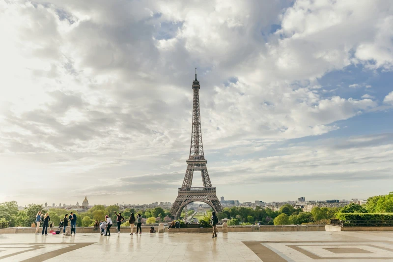 01-01_Eiffel_View_2