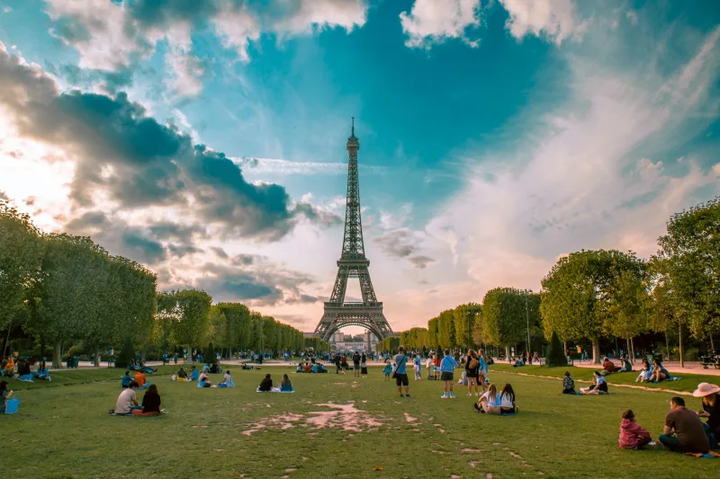01-01_Eiffel_View_3