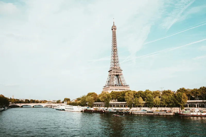 01-01_Eiffel_View_6